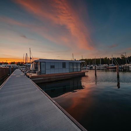 פנמינדה Schwimmendes Ferienhaus "Trinity" Ihr Seahome Auf Der Ostsee מראה חיצוני תמונה
