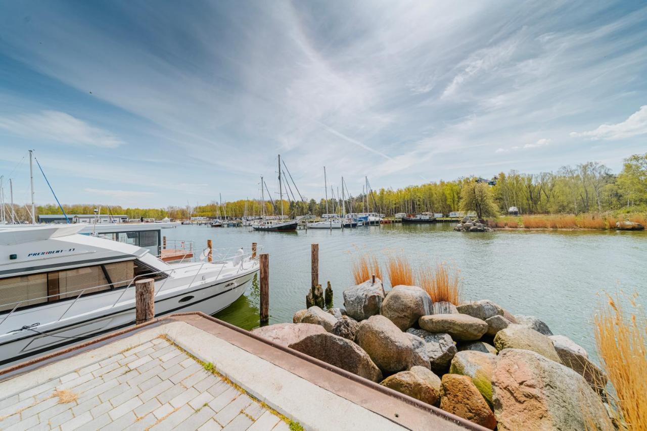 פנמינדה Schwimmendes Ferienhaus "Trinity" Ihr Seahome Auf Der Ostsee מראה חיצוני תמונה